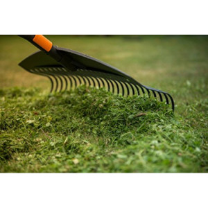Grebla frunze cu coada Fiskars Solid M