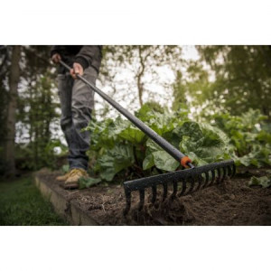 Grebla pentru sol Fiskars Solid